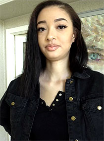 Scarlett Bloom photo