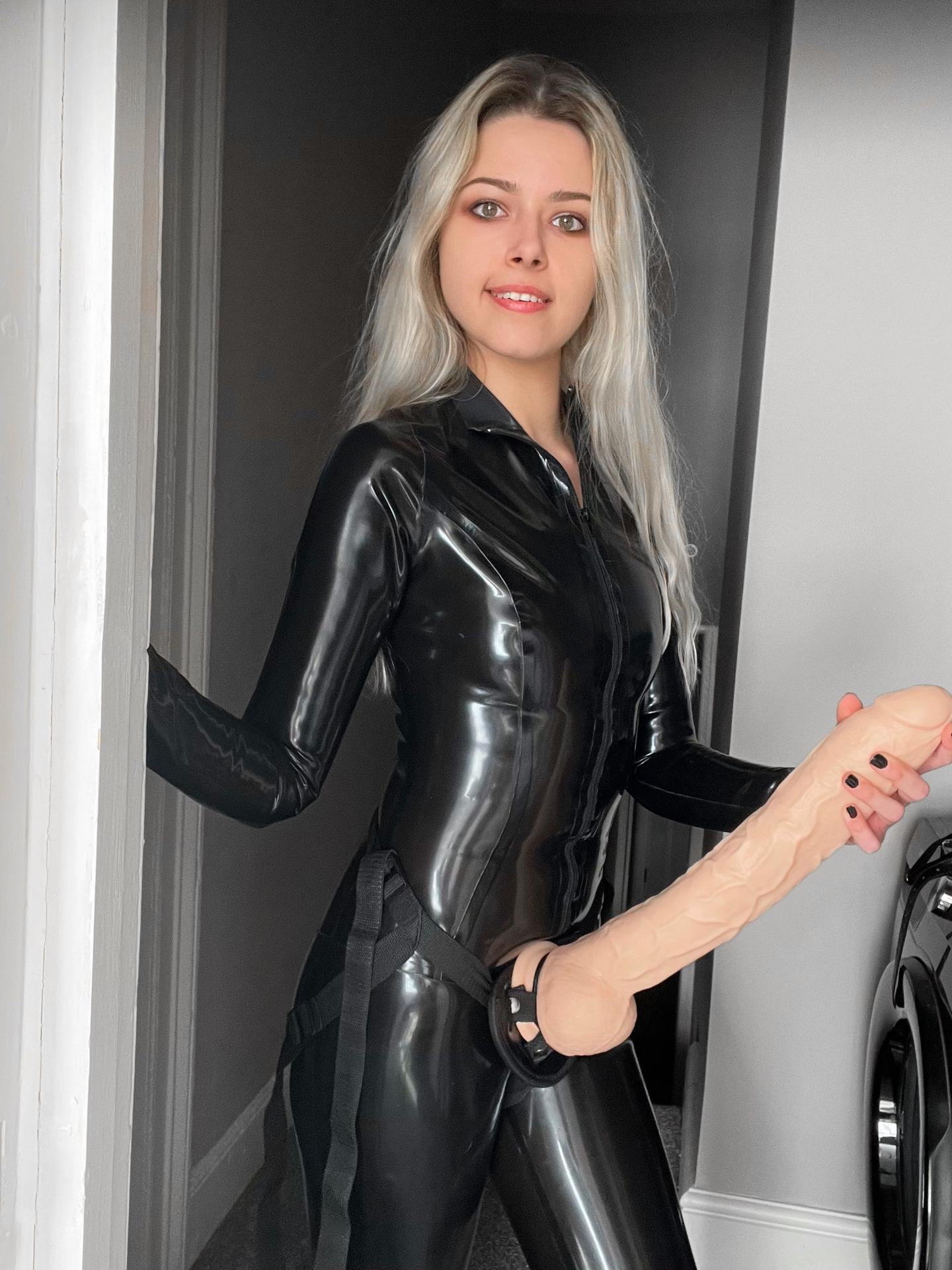 Mistress Mercyxox photo