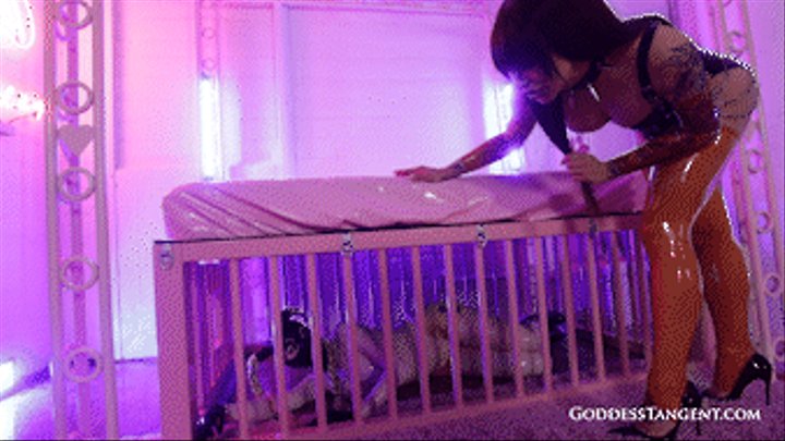 Rubberdoll Spanking