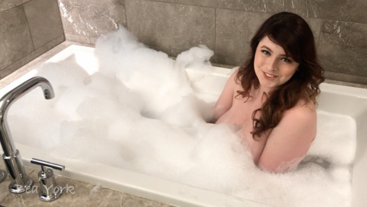 Sexy Bath Time with Bea
