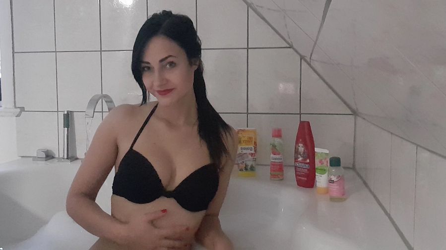 Horny in the bathtub!