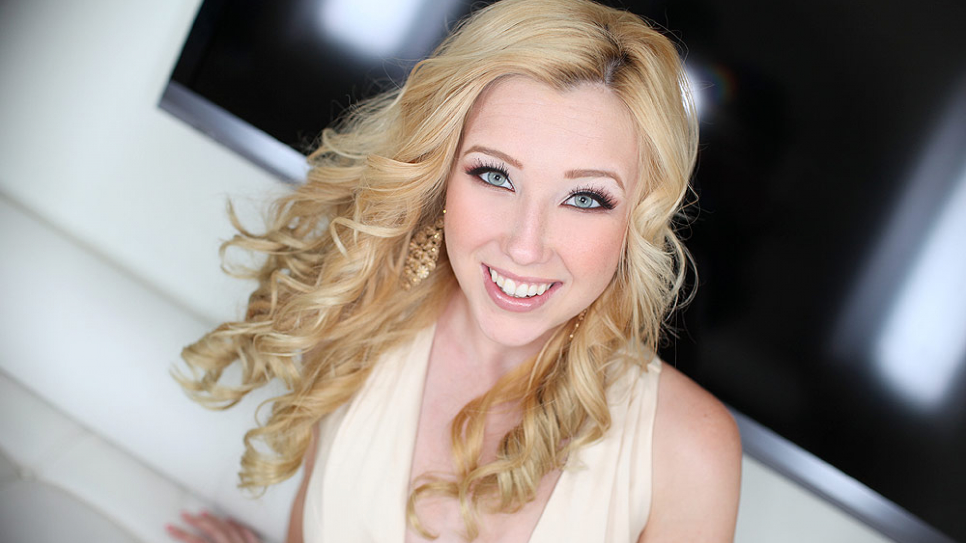 Samantha Rone, Blonde Teen Beauty Eats a Sticky CUM Facial!