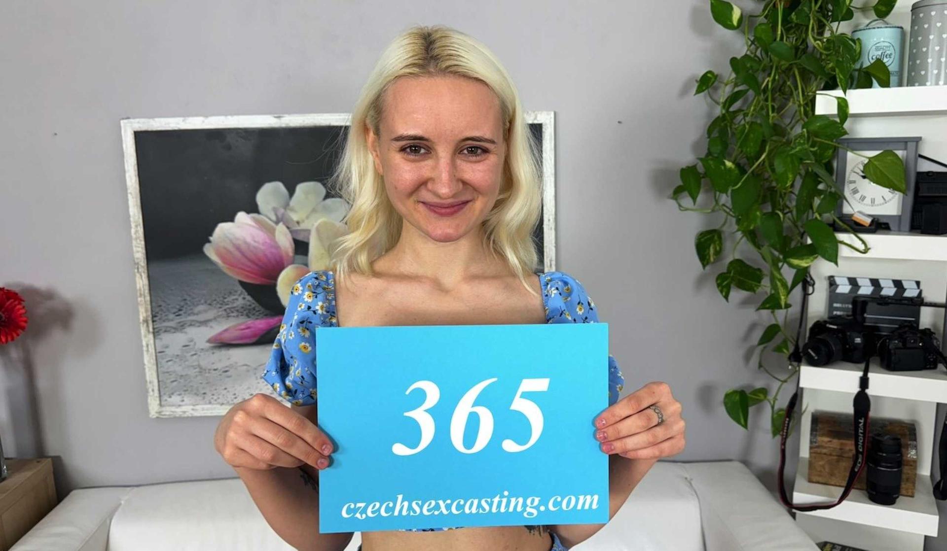 Sexy blonde is trying her luck in casting coach
