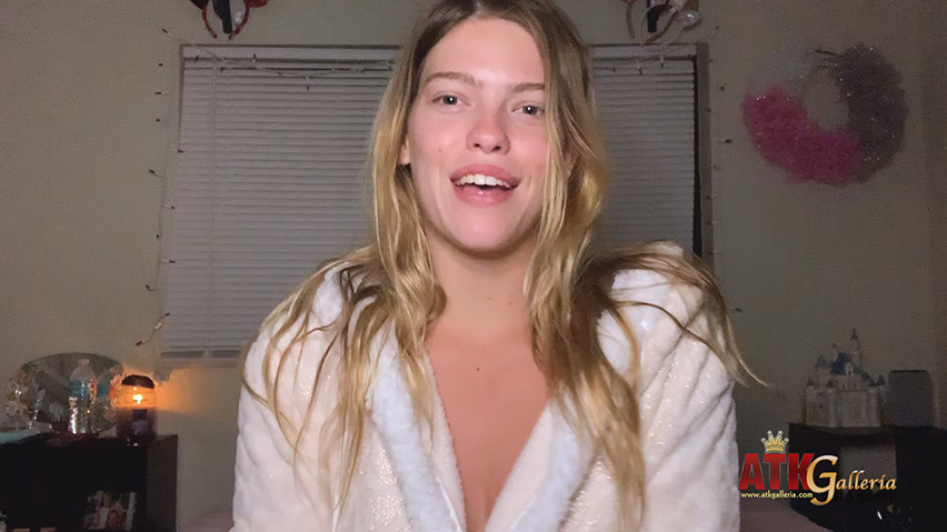 Leah Lee Squirting Orgasm