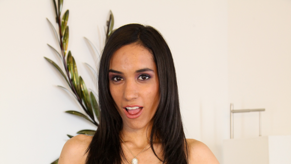 Tia Cyrus Solo