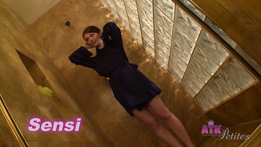 Sensi Pearl looks so lovely and lively.